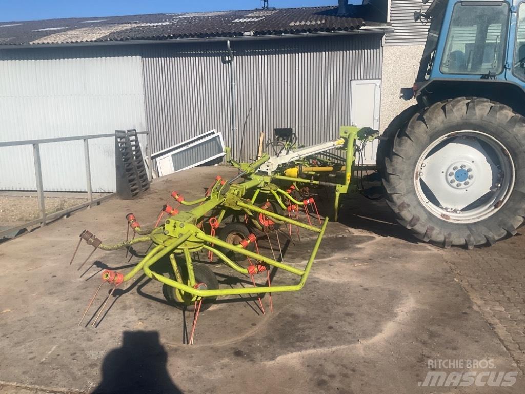 CLAAS Volto 770 犁耙和摊草机