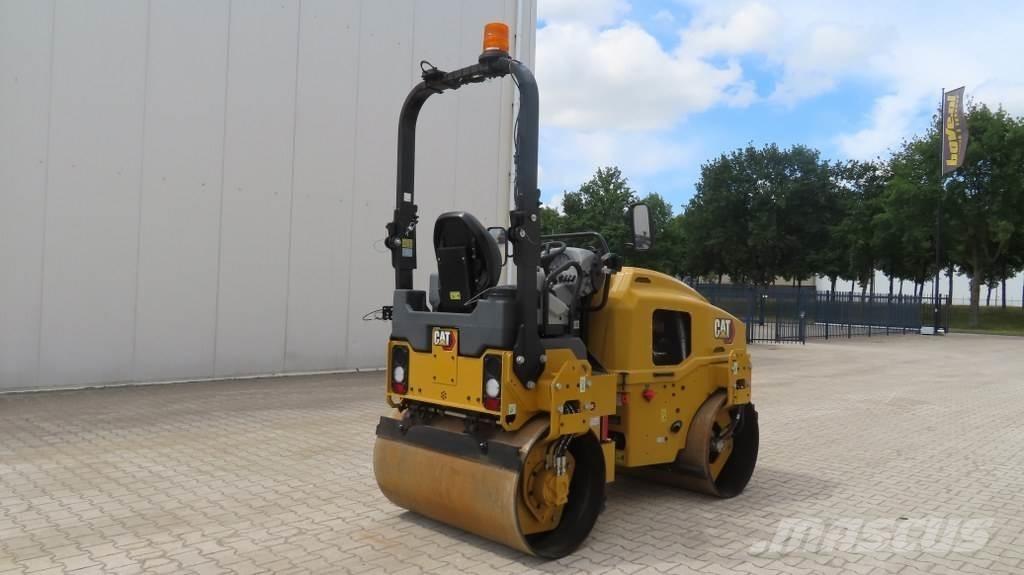 CAT CB2.7GC 双轮压路机