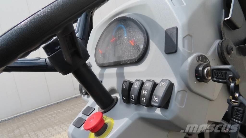 CAT CB2.7GC 双轮压路机
