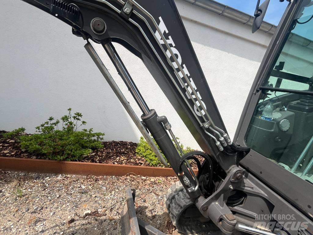 Volvo ECR 25 D 小型挖掘机