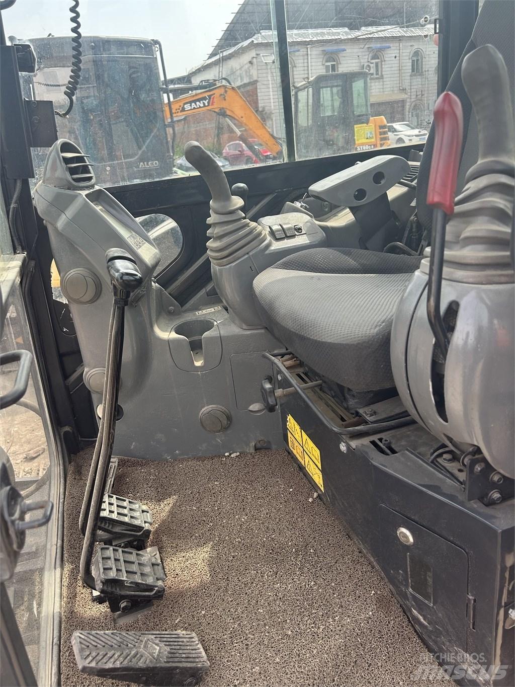 Hitachi ZX55 小型挖掘机