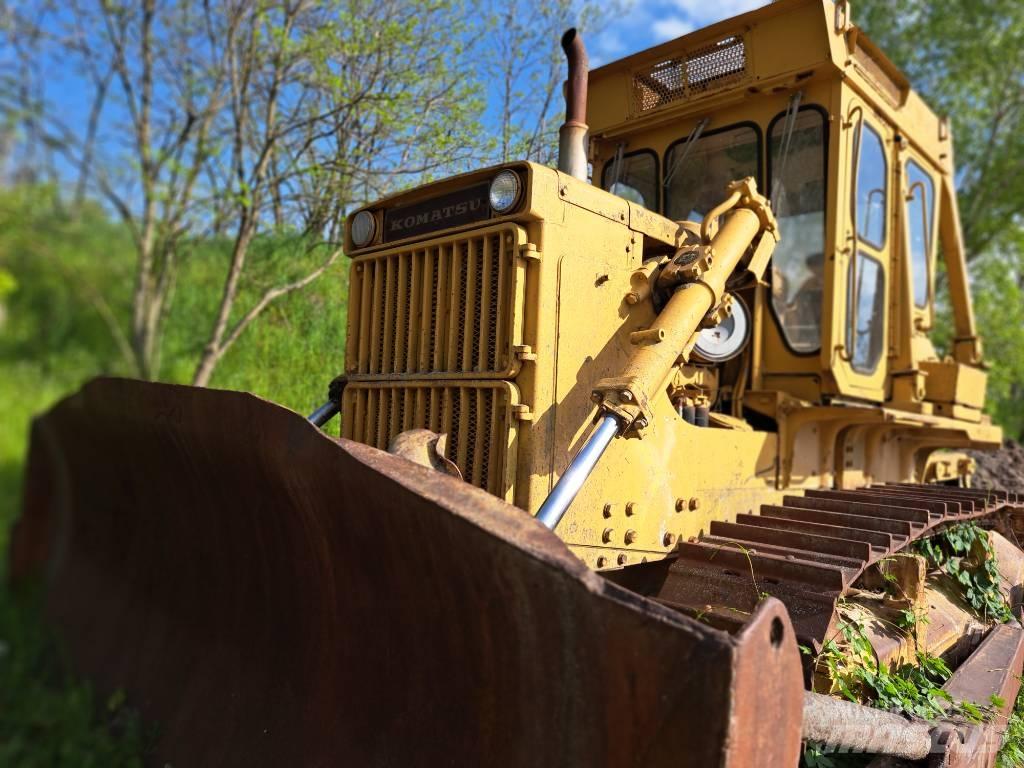 Komatsu D85A 履带式推土机