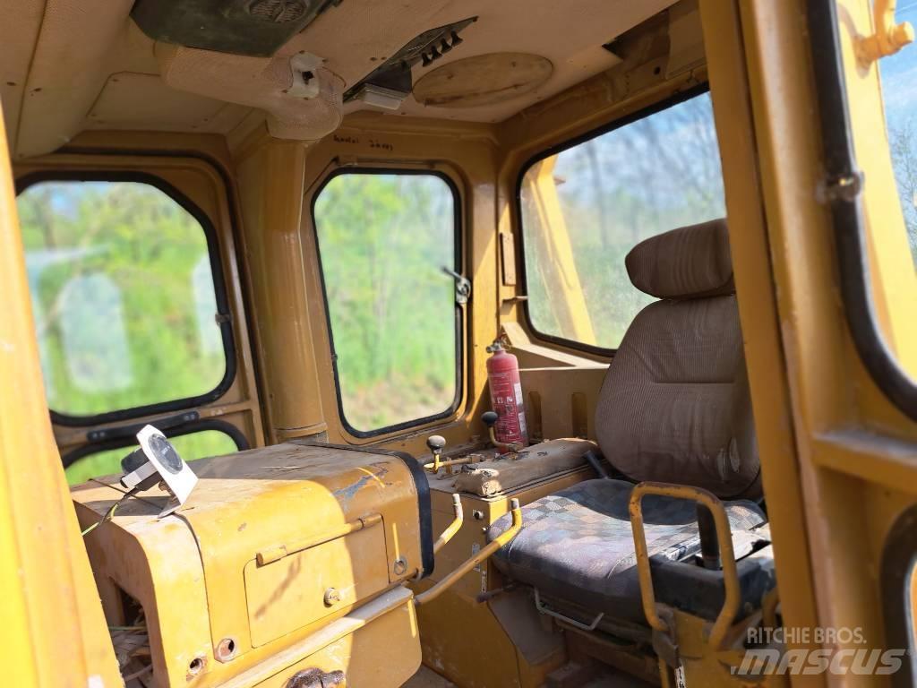 Komatsu D85A 履带式推土机