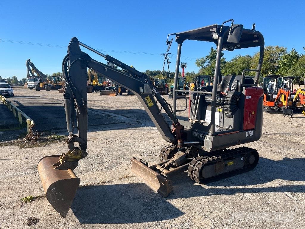 Volvo EC18D 小型挖掘机