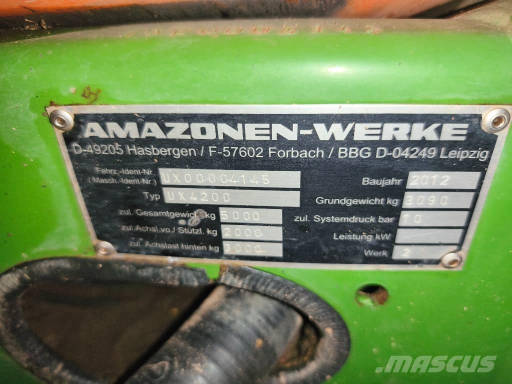Amazone UX 4200 牵引式喷雾机