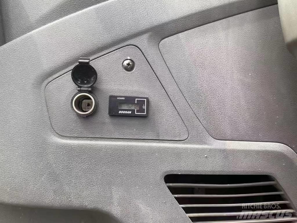 Doosan DX60W 轮式挖掘机