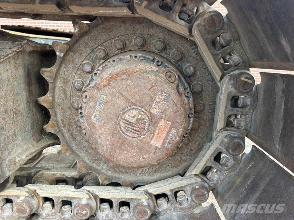 JCB JS220LC 履带挖掘机