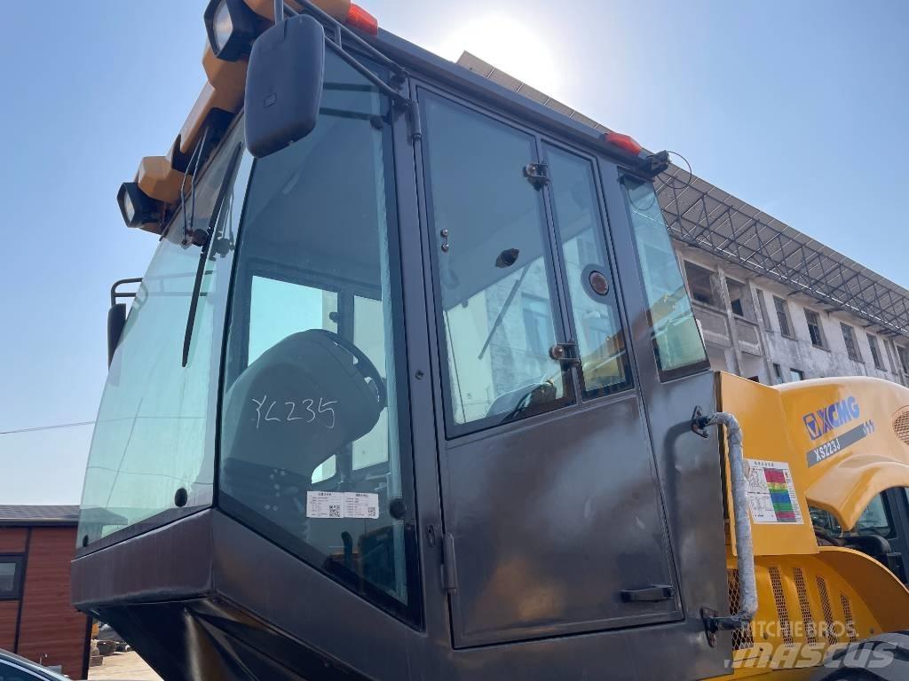 XCMG XS 223 J 单轮压路机
