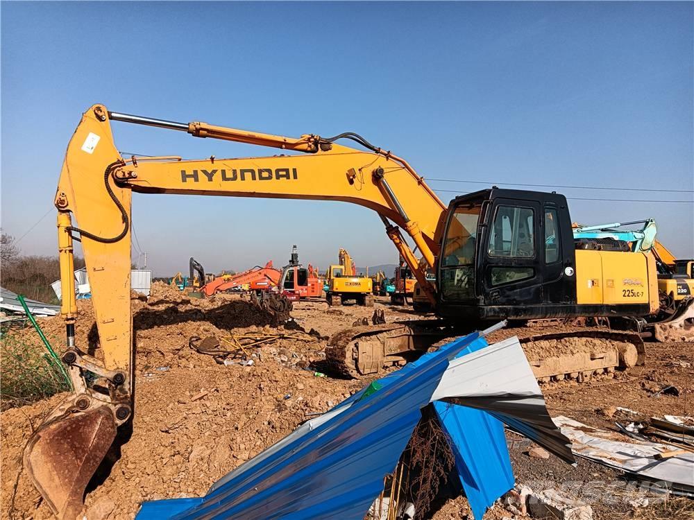 Hyundai R225LC-7 履带挖掘机