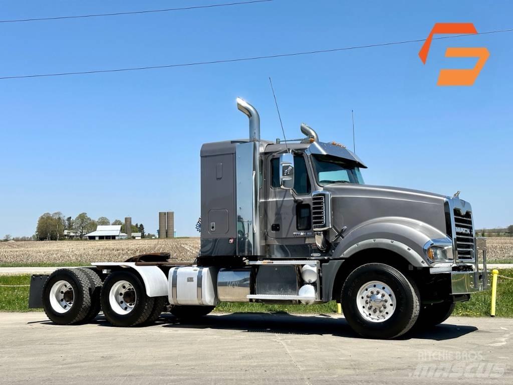 Mack Titan TD 713 平板车