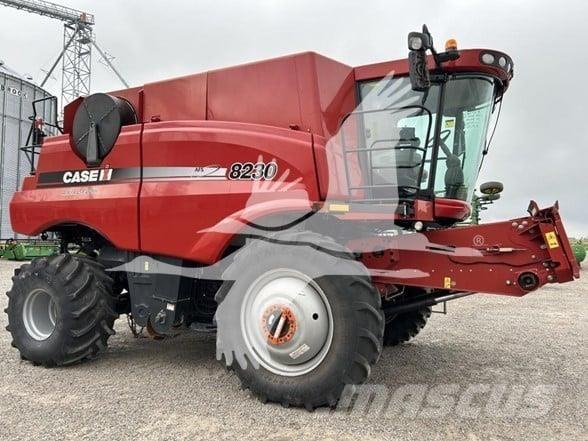 Case IH 8230 联合收割机