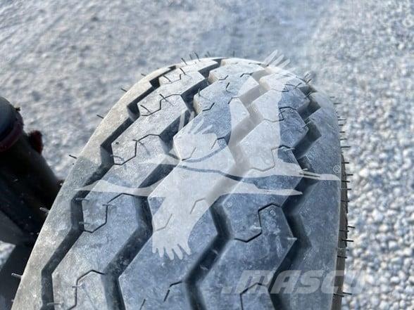 E-Z Trail 680 其他拖车