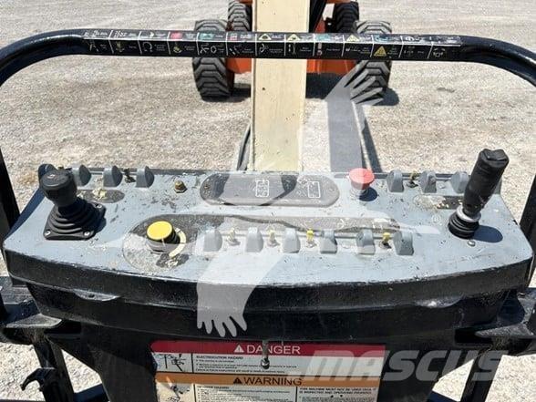 JLG 800A 曲臂高空工作平台