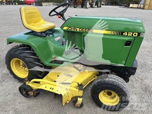 John Deere 420 骑乘式割草机