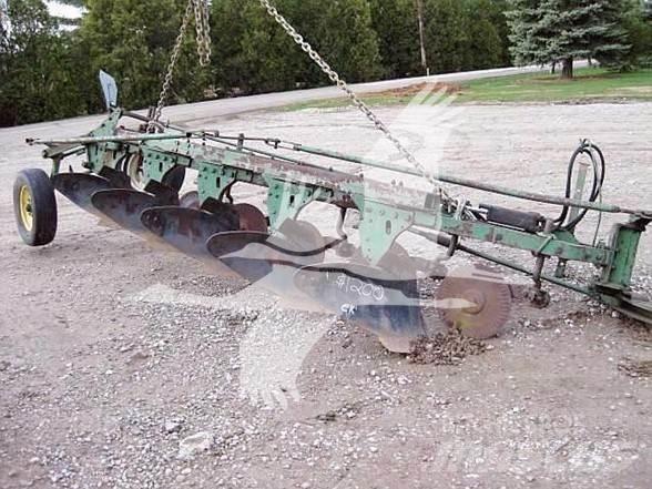 John Deere 514 双向犁