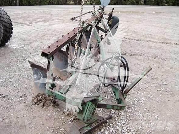 John Deere 514 双向犁