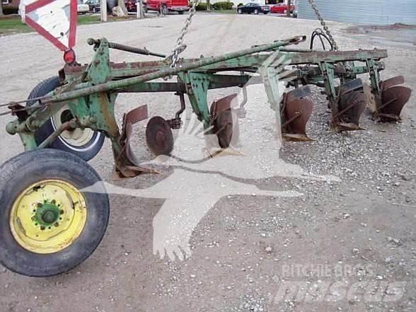 John Deere 514 双向犁