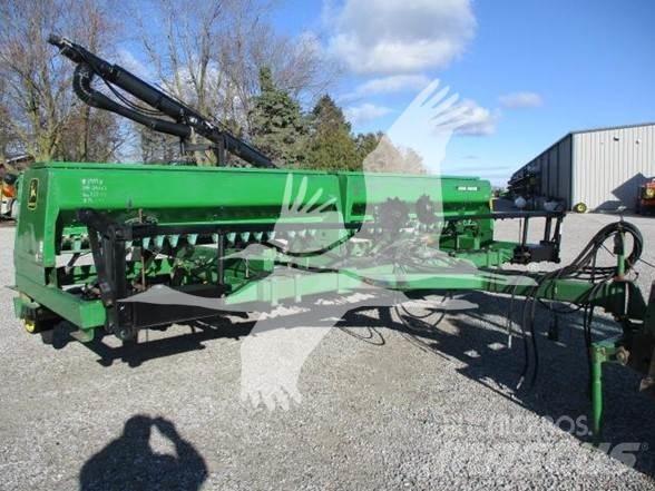 John Deere 750 条播机