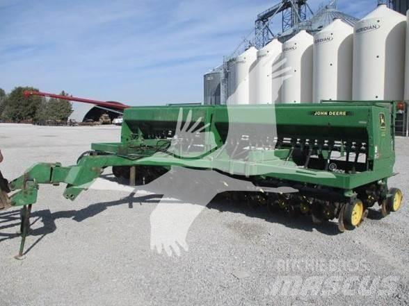 John Deere 750 条播机