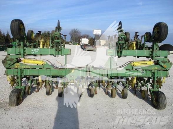 John Deere 85 弹簧中耕机