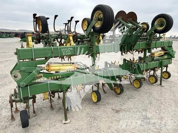 John Deere 85 弹簧中耕机