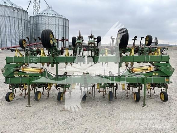 John Deere 85 弹簧中耕机