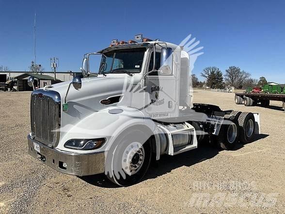 Peterbilt 384 牵引车