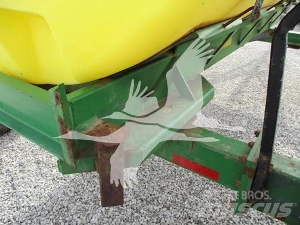YETTER 1600 矿物肥料撒播机