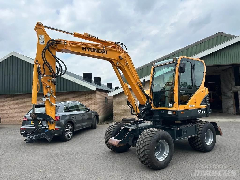 Hyundai 55W-9A 轮式挖掘机