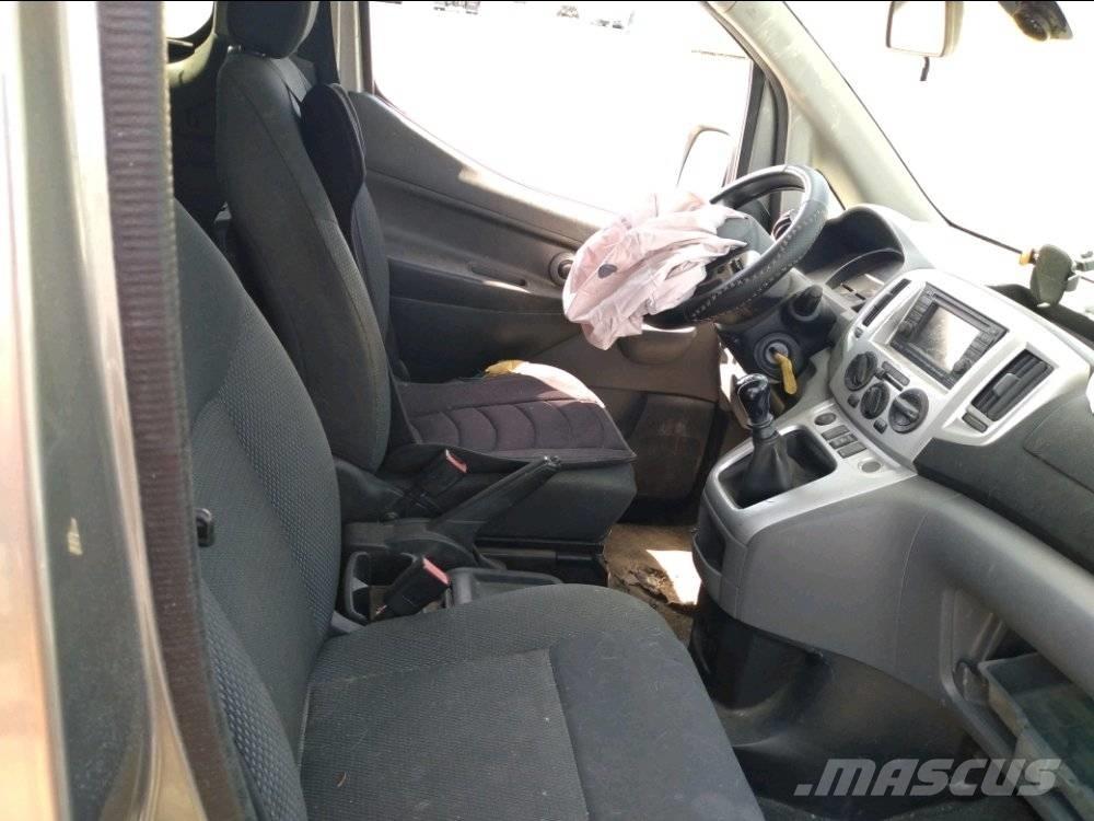 Nissan NV 200 大型面包车