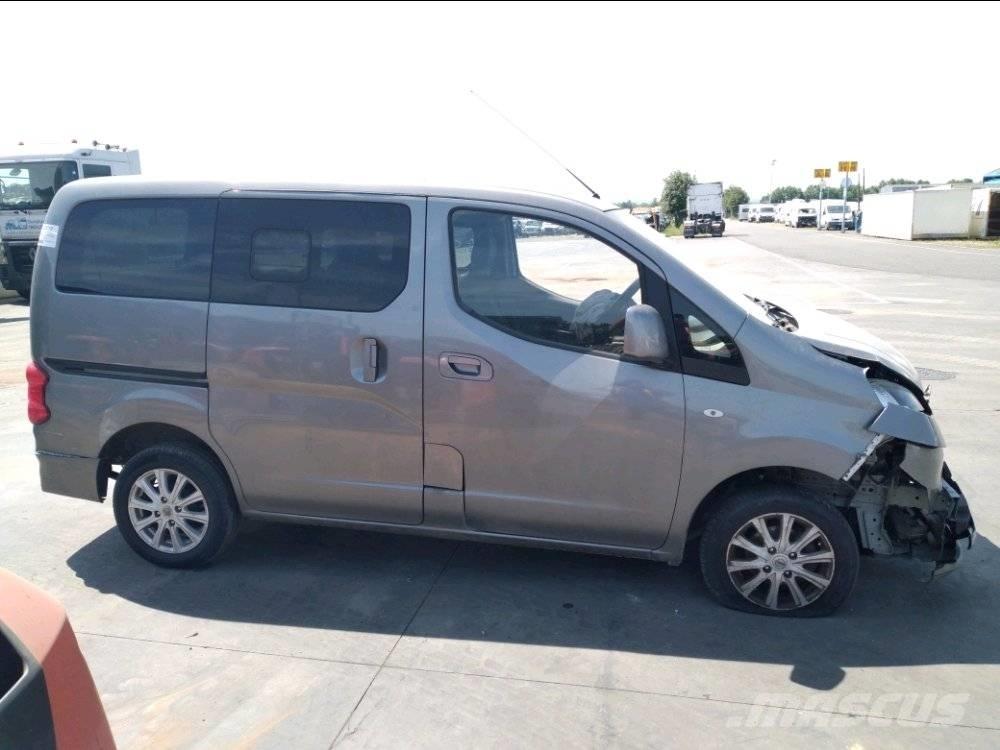 Nissan NV 200 大型面包车