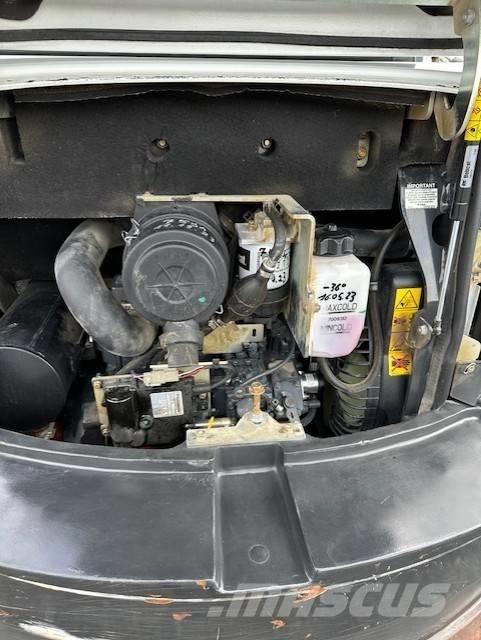 Bobcat E34 小型挖掘机