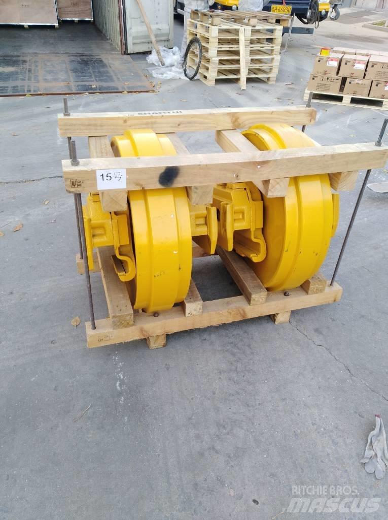 Komatsu D85E-18 履带、链条和底盘