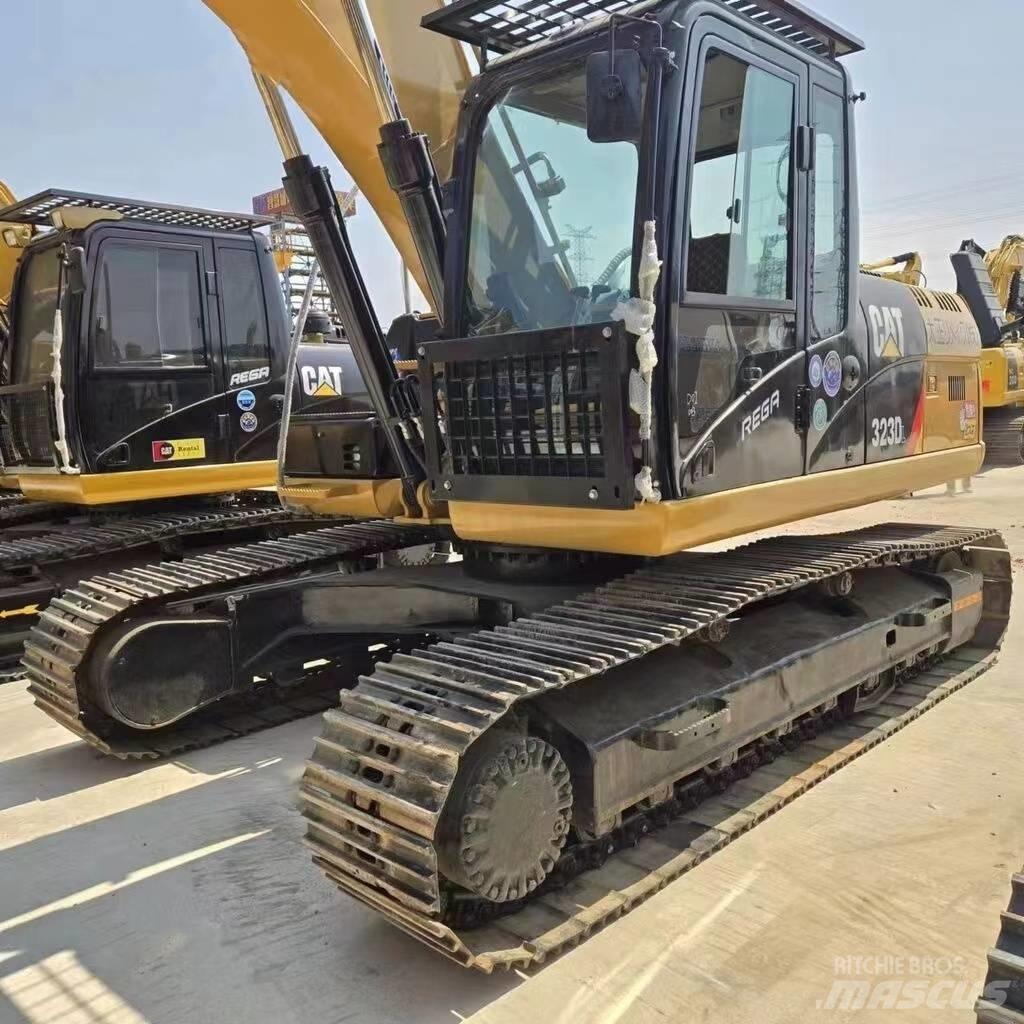 CAT 323 D 履带挖掘机