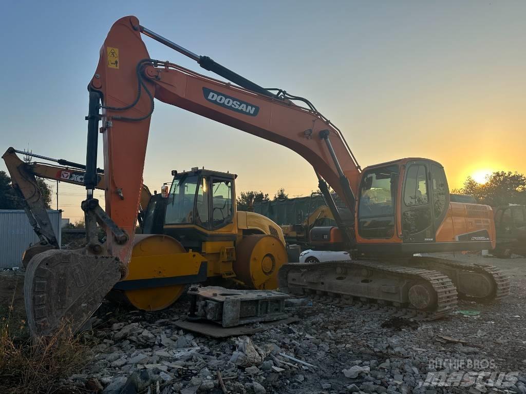 Doosan DX220LC-9 履带挖掘机