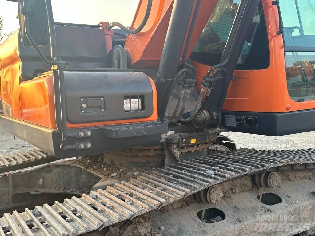 Doosan DX220LC-9 履带挖掘机