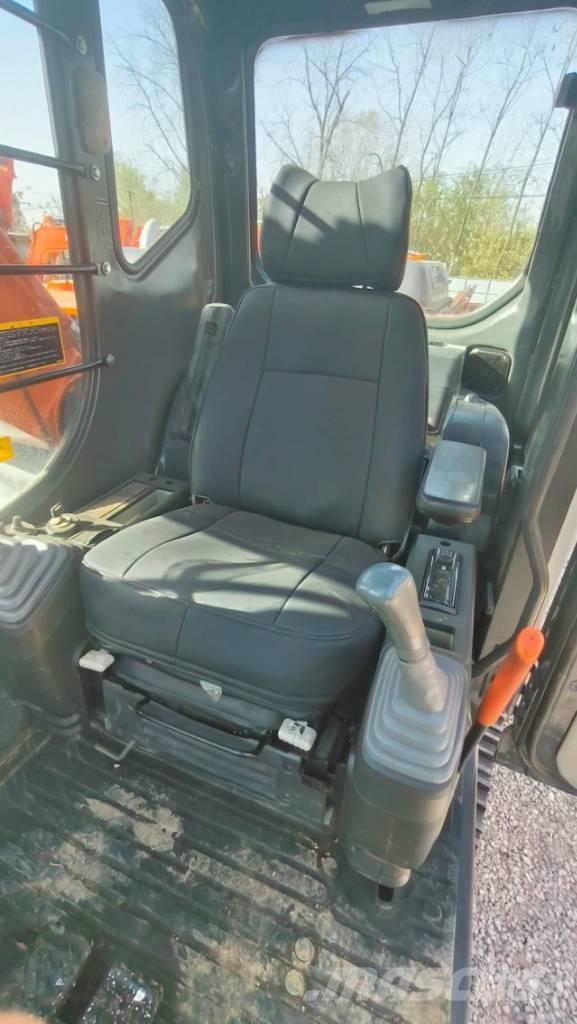 Hitachi ZX 210 履带挖掘机