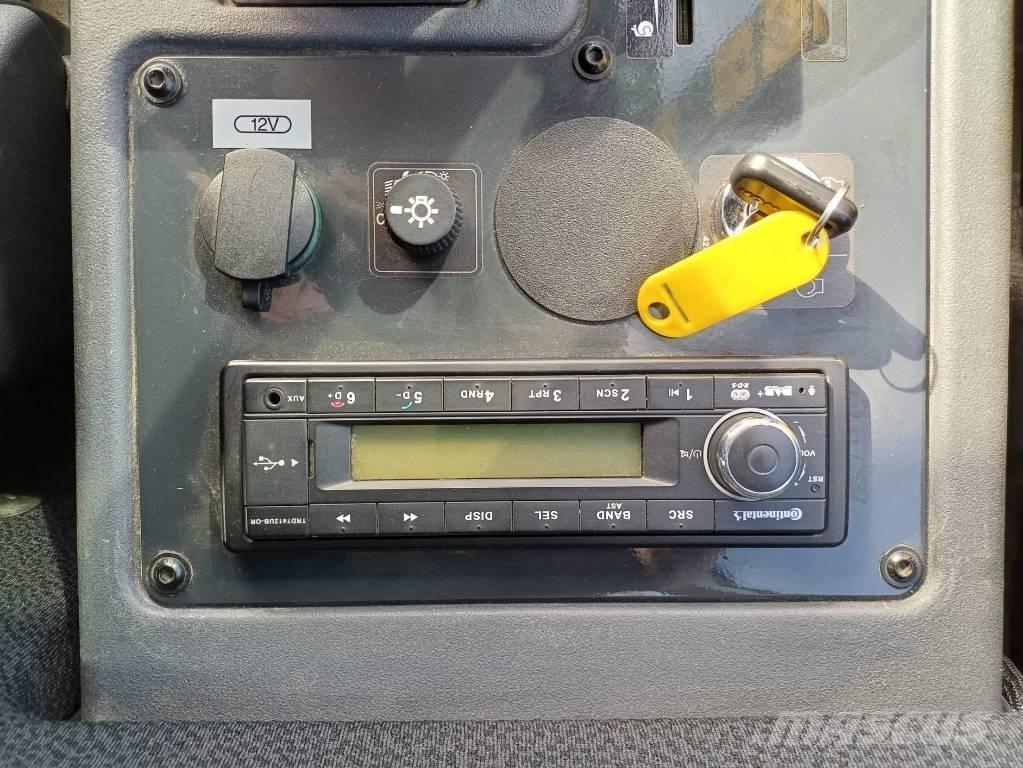 Komatsu WA 100 M-8 轮式装载机