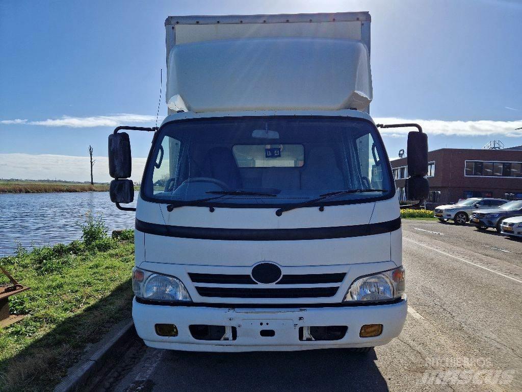 Hino 3815 厢式货车