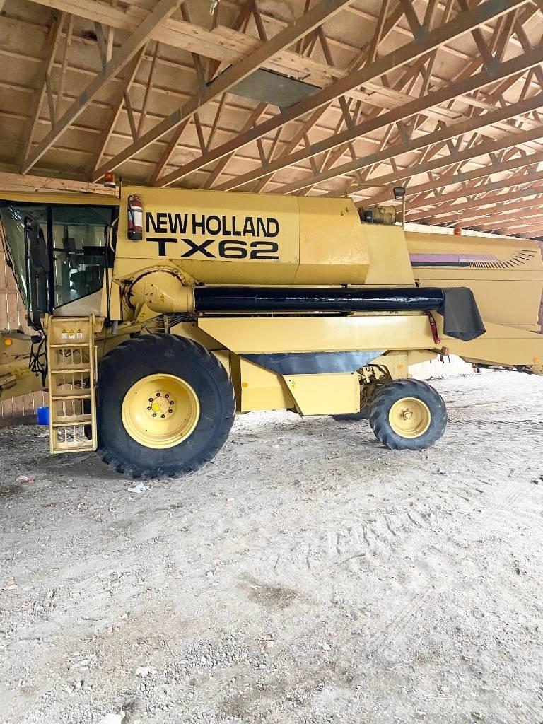 New Holland TX 62 联合收割机