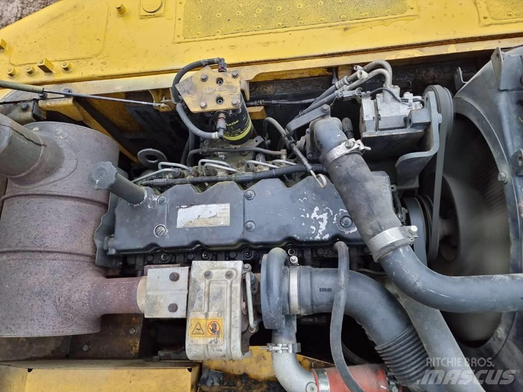 Komatsu PC 210-8 履带挖掘机