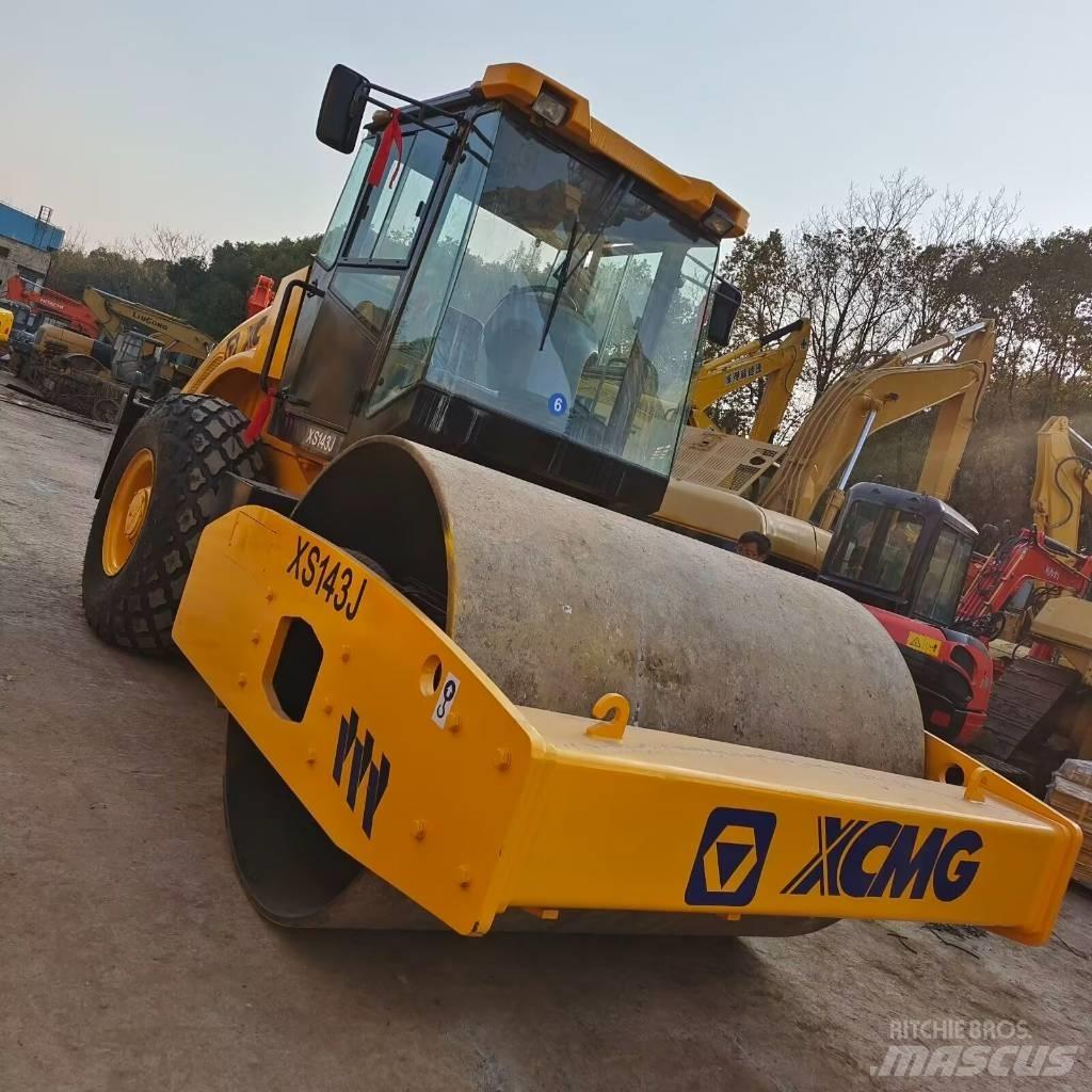 XCMG XS143J 单轮压路机