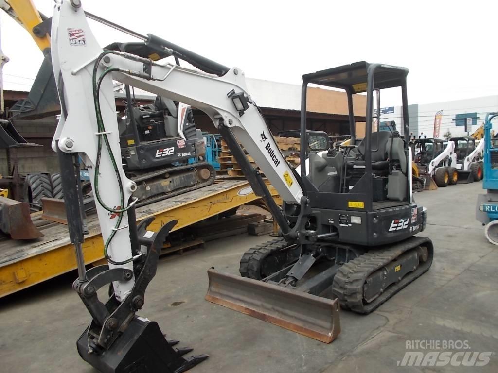 Bobcat E32i 小型挖掘机
