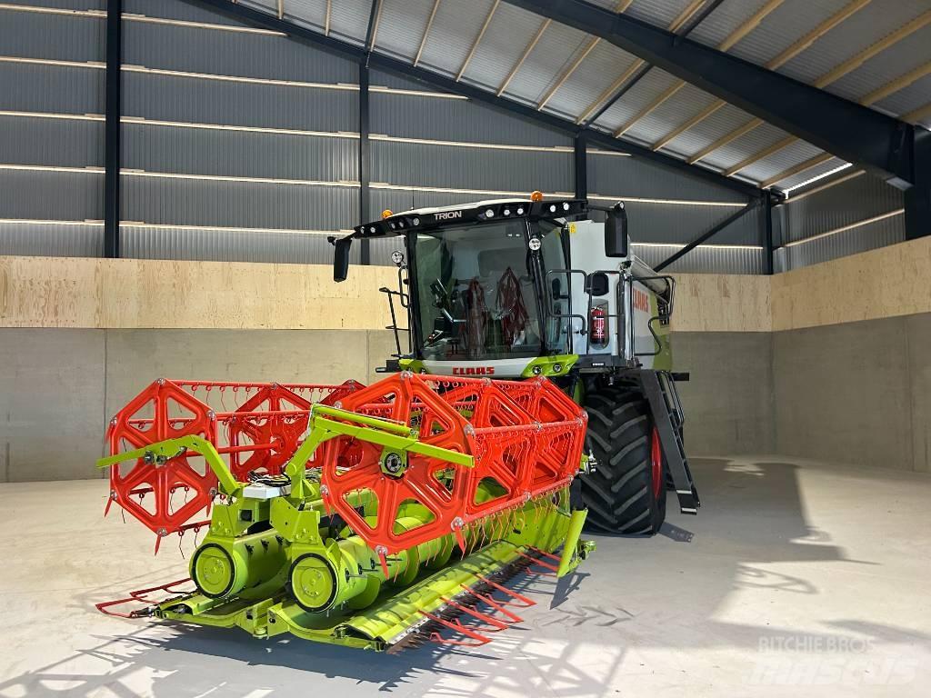 CLAAS Trion 520 联合收割机