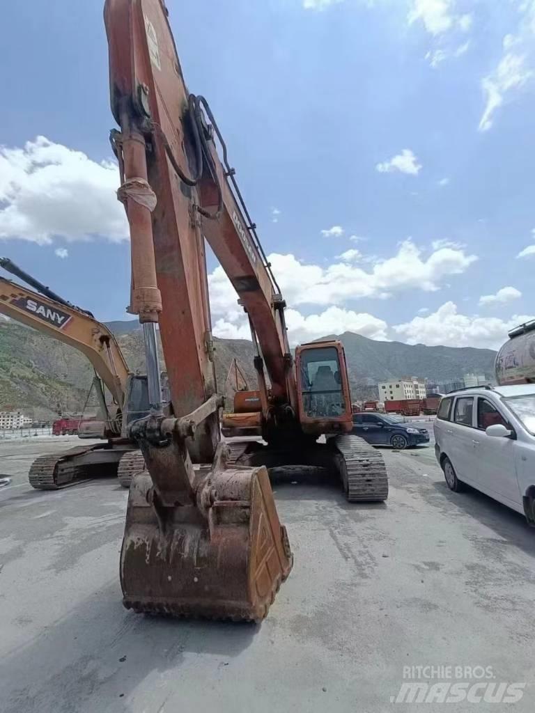 Doosan DX 225 履带挖掘机