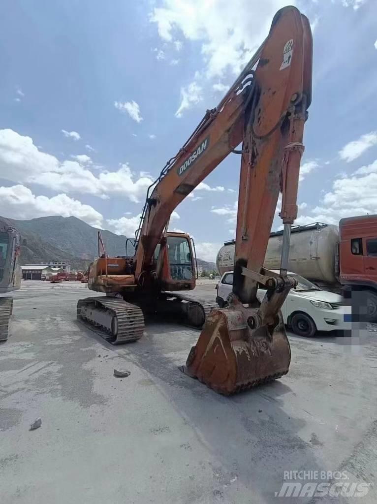 Doosan DX 225 履带挖掘机