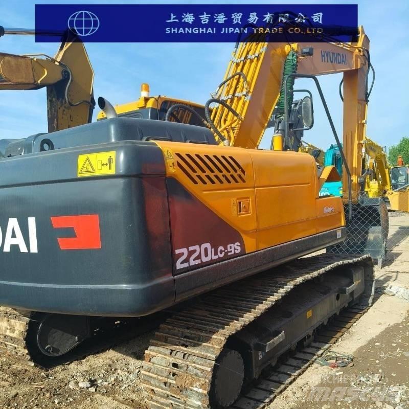 Hyundai R220 中型挖掘机