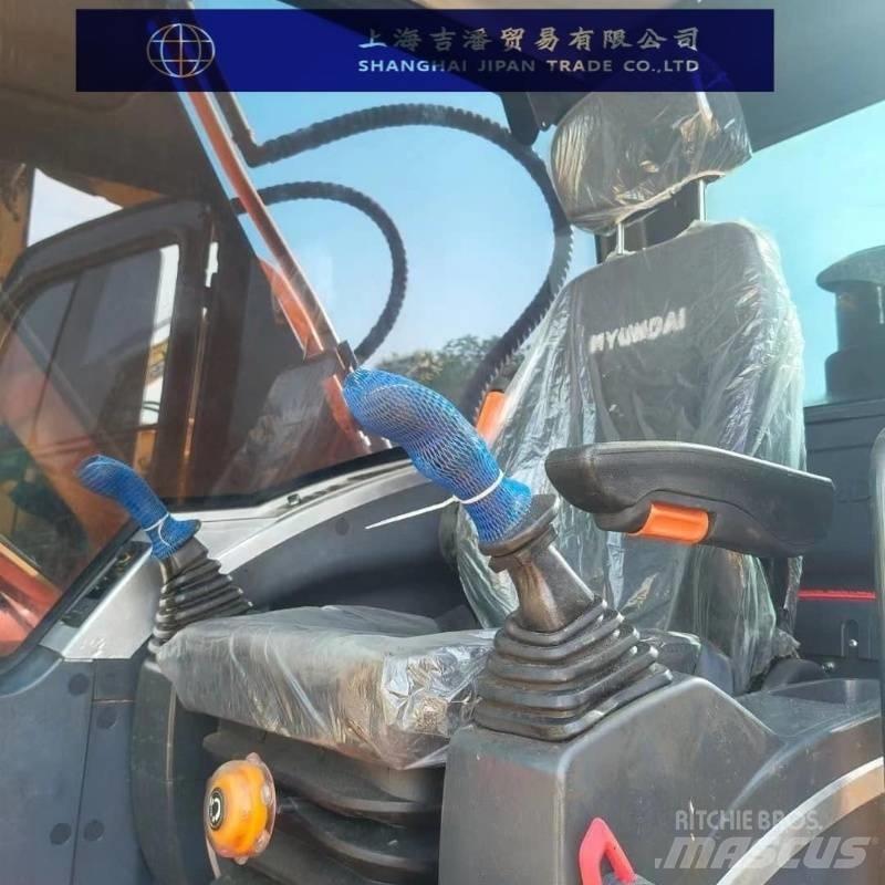 Hyundai R220 中型挖掘机