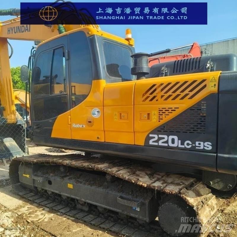 Hyundai R220 中型挖掘机