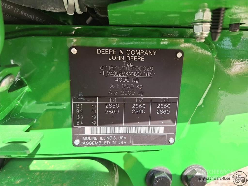 John Deere 4052M 小型拖拉机